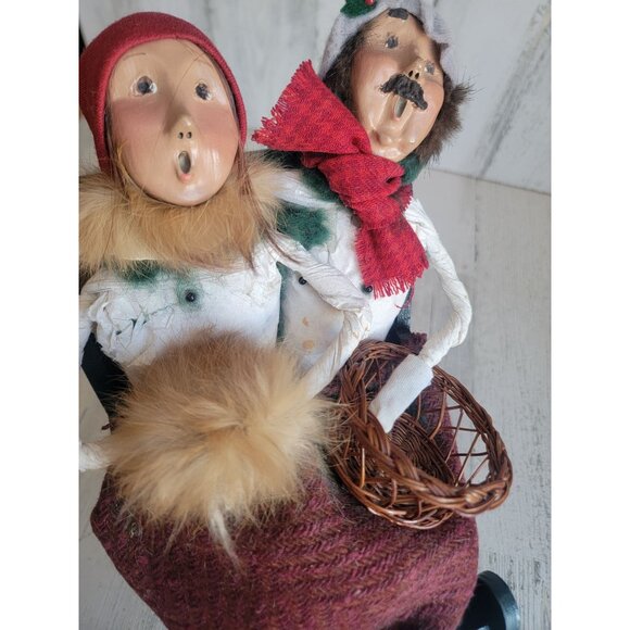 Byer's Choice 1995 caroler couple sleigh AS IS Xmas home - Picture 8 of 9